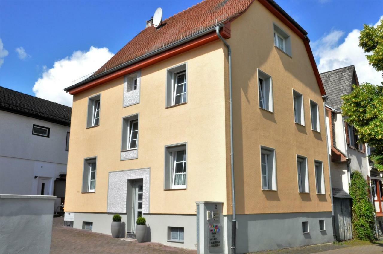 Apartmenthaus Am Zimmerplatz ホーフハイム・アム・タウヌス エクステリア 写真